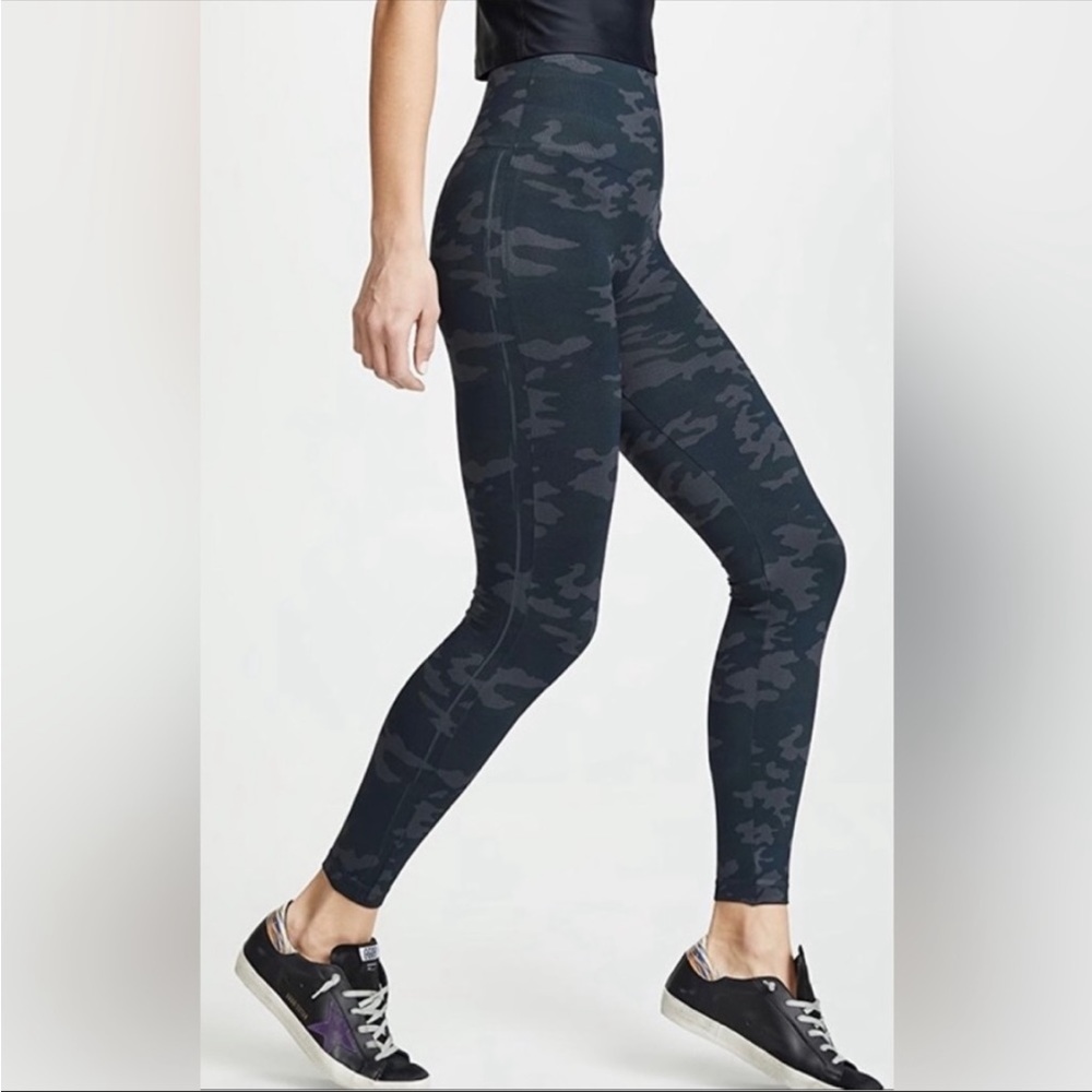 Spanx Look At Me Now Seamless Camo Leggings Medium M